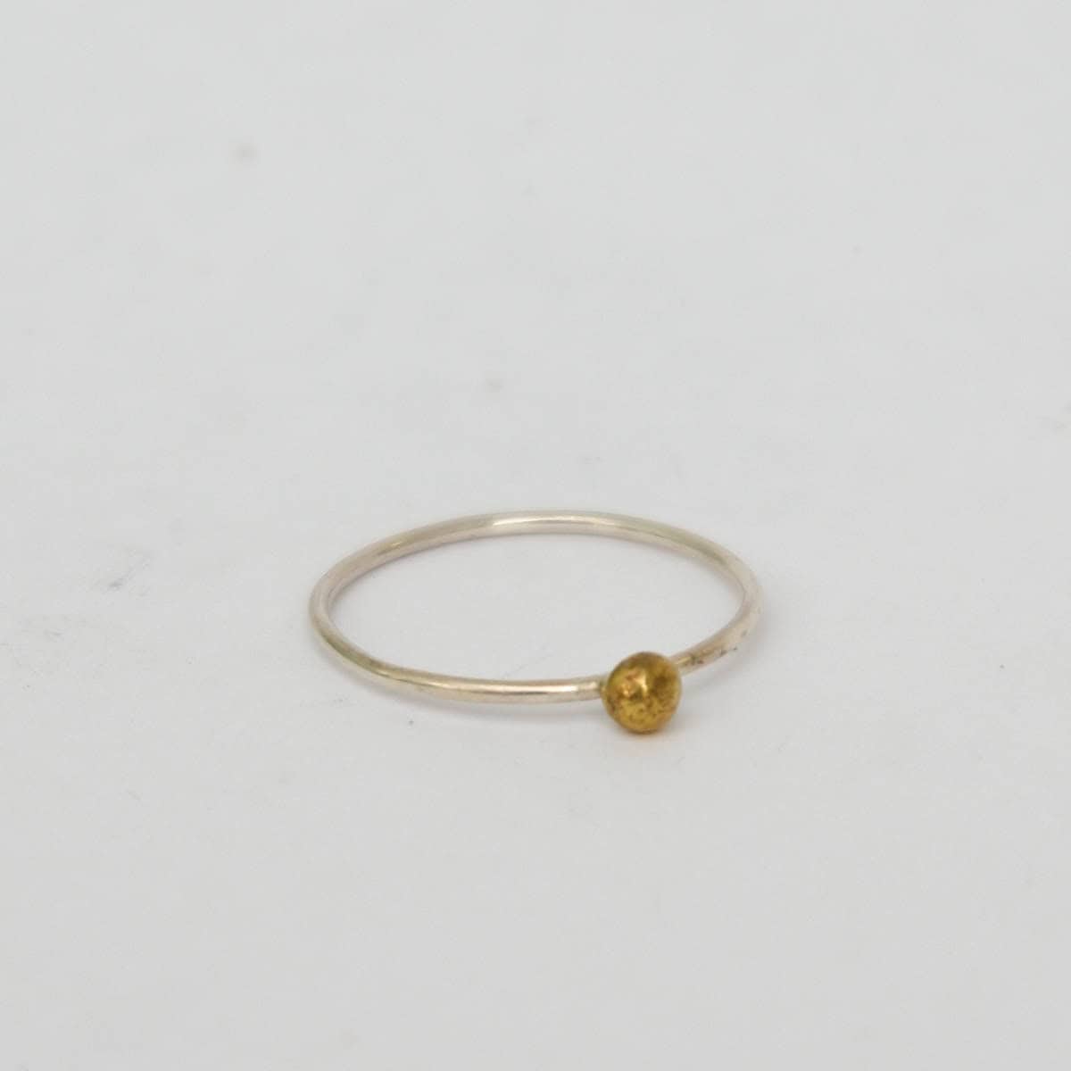 Anillo De Plata Con Detalle De Latón